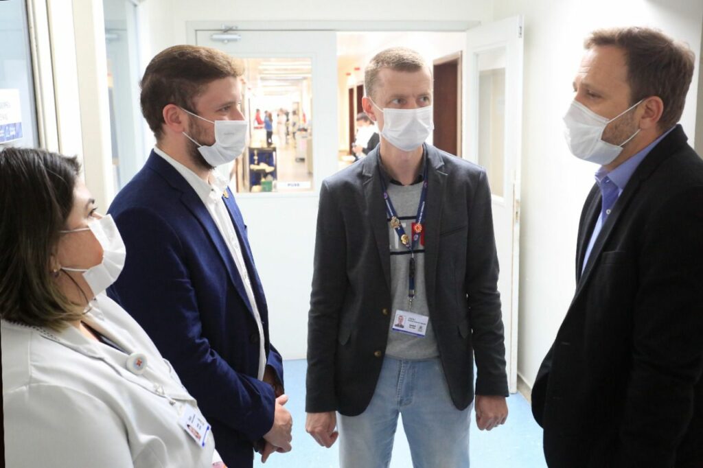 Prefeito Adriano Silva realiza visita no Hospital São José e encaminha melhorias