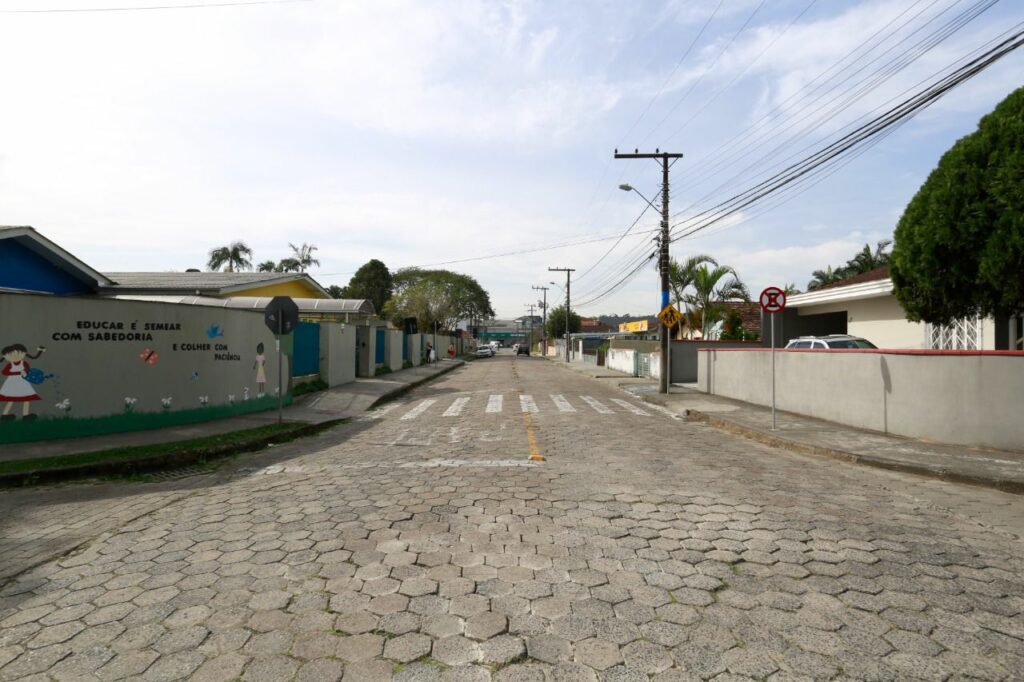 Três ruas do Costa e Silva terão sentido único para organizar trânsito próximo de escolas