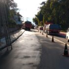 trânsito em meia pista na rua Aubé