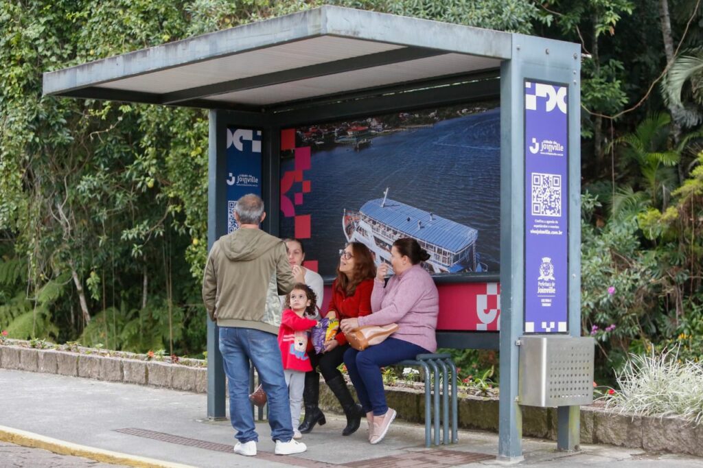 Abrigos de ônibus de Joinville se transformam em cartões-postais urbanos