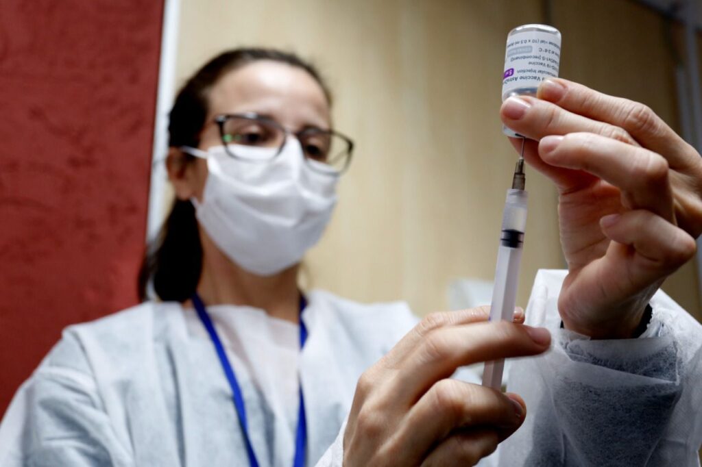 Ação especial para vacinar joinvilenses com mais de 18 anos contra a gripe e Covid-19 ocorre nesta sexta-feira