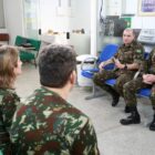 Representantes do Exército em reunião com servidores
