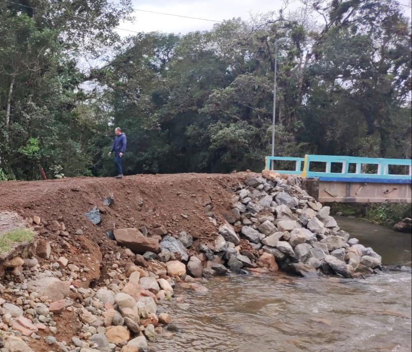 Prefeitura de Joinville reestabelece acesso à comunidade um dia após danos em ponte