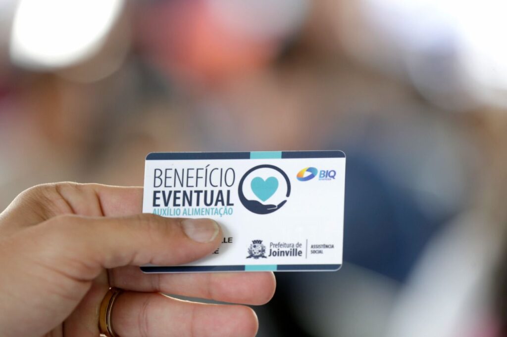 Prefeitura de Joinville inicia a entrega de 2 mil cartões de auxílio-alimentação para famílias em situação de vulnerabilidade