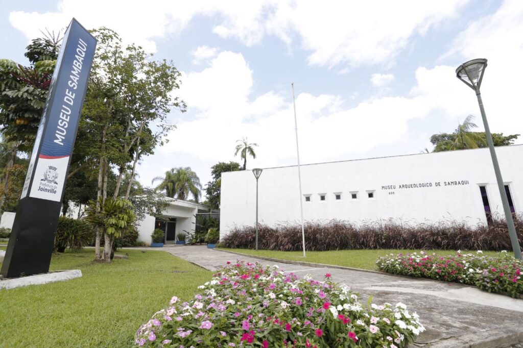Museu de Sambaqui passa por limpeza e pintura em Joinville
