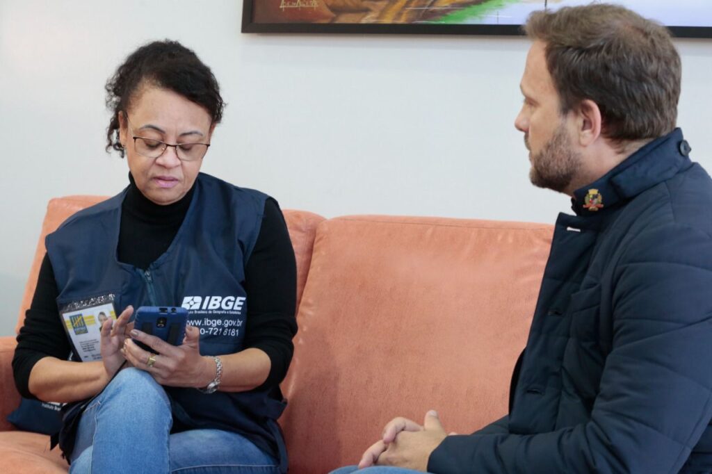 Prefeito Adriano Silva é o primeiro joinvilense a responder o Censo 2022
