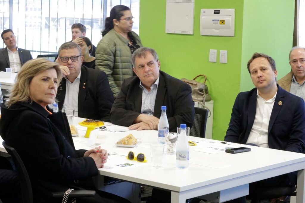 Prefeito Adriano Silva recebe ministro da Ciência, Tecnologia e Inovações em Joinville