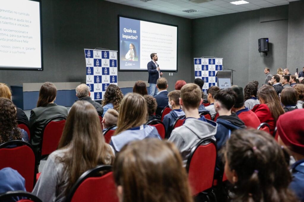 Prefeitura de Joinville lança programa Trilhas da Educação como novo modelo de contraturno educacional