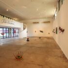 Trabalhos de arte expostos na galeria