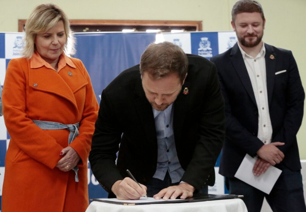 Prefeitura de Joinville entrega Ordem de Serviço para a construção da nova Vila da Saúde – UBSF Jardim Sofia