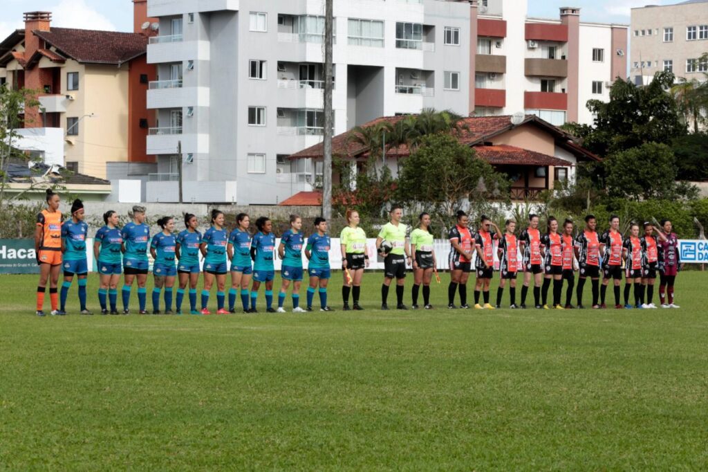 Jogos do Copão Kurt Meinert de futebol feminino e masculino movimentaram o final de semana