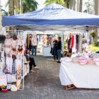 barraca de artesanato em feira na praça