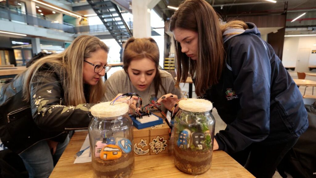 Alunas de Escolas Municipais de Joinville conquistam premiação no programa Meninas na Tecnologia
