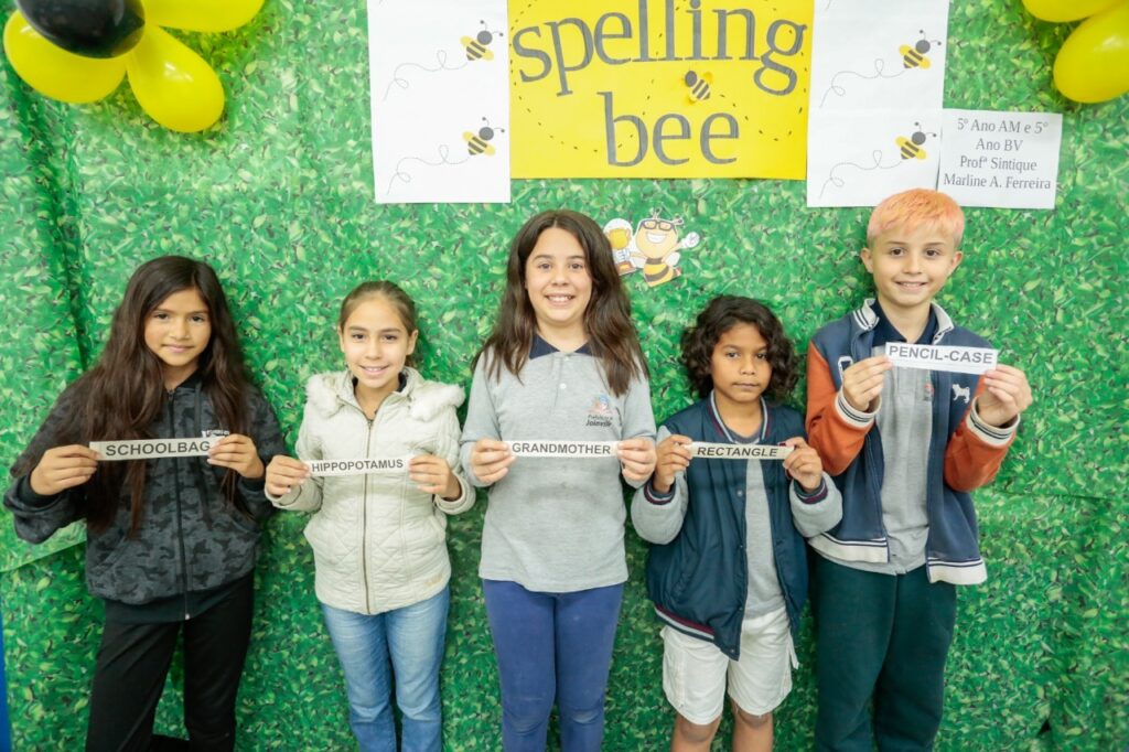 Prefeitura de Joinville promove 1º concurso de soletração em inglês com alunos das escolas municipais