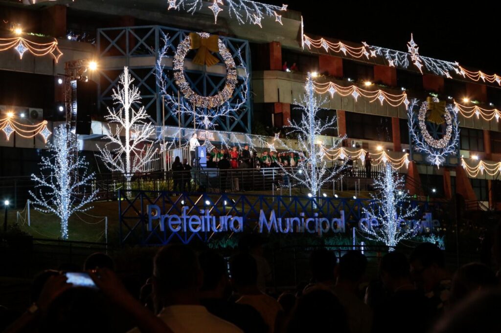 Espetáculo de Abertura do Natal reúne 30 mil pessoas em frente à Prefeitura de Joinville