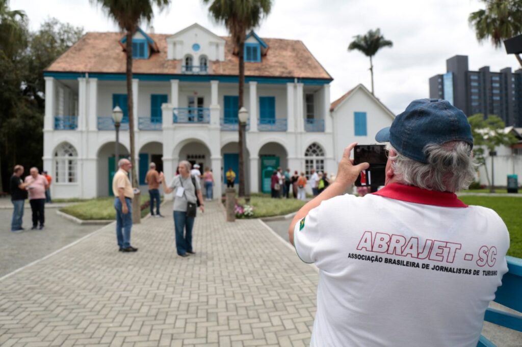 Jornalistas de nove Estados visitam pontos turísticos de Joinville durante Congresso da Abrajet