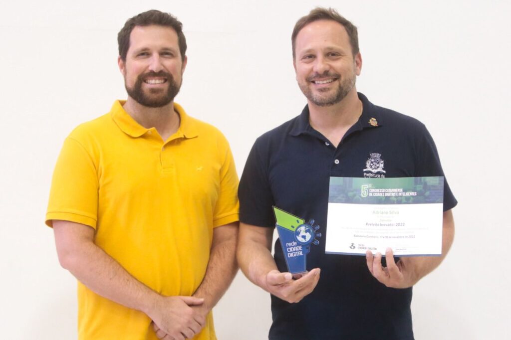 Joinville recebe título de Prefeito Inovador 2022 por programa de tecnologia na Educação