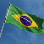 Bandeira do Brasil hasteada