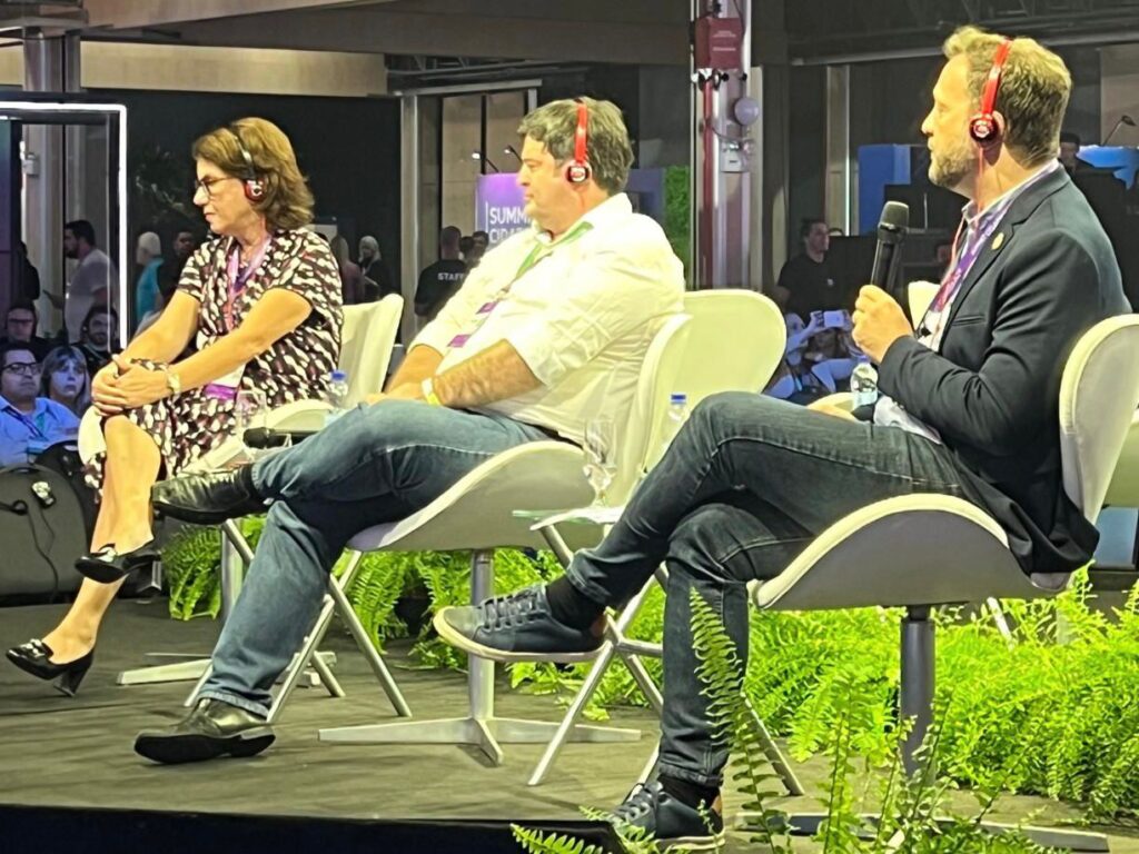 Joinville é destaque em painel sobre uso da tecnologia na Educação