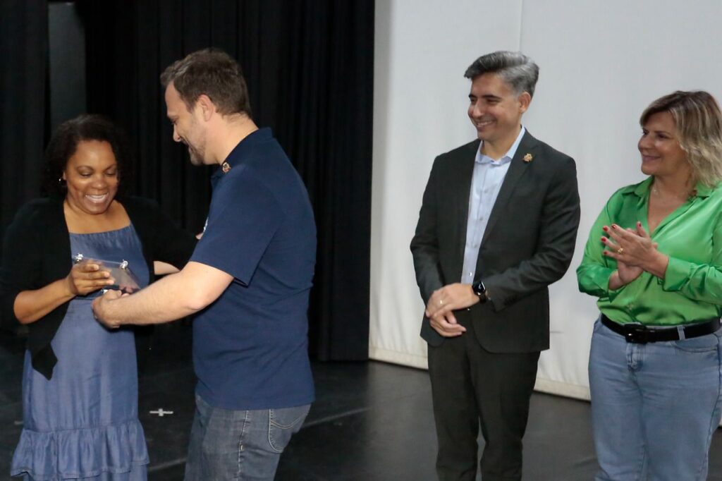 Ipreville presta homenagem aos novos servidores aposentados e pensionistas