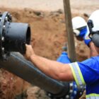 Técnicos realizam reparos
