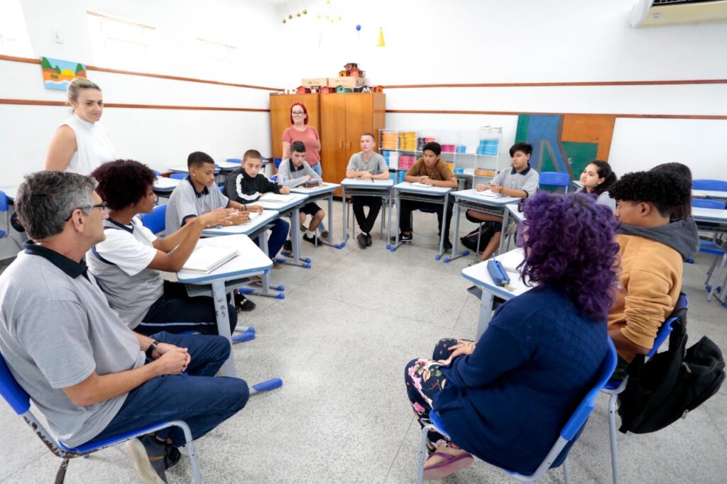 Programa da Prefeitura de Joinville combate cultura do fracasso escolar e forma 267 alunos