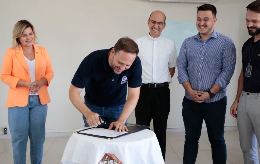Prefeitura de Joinville entrega Ordem de Serviço para construção de capela mortuária no Paranaguamirim