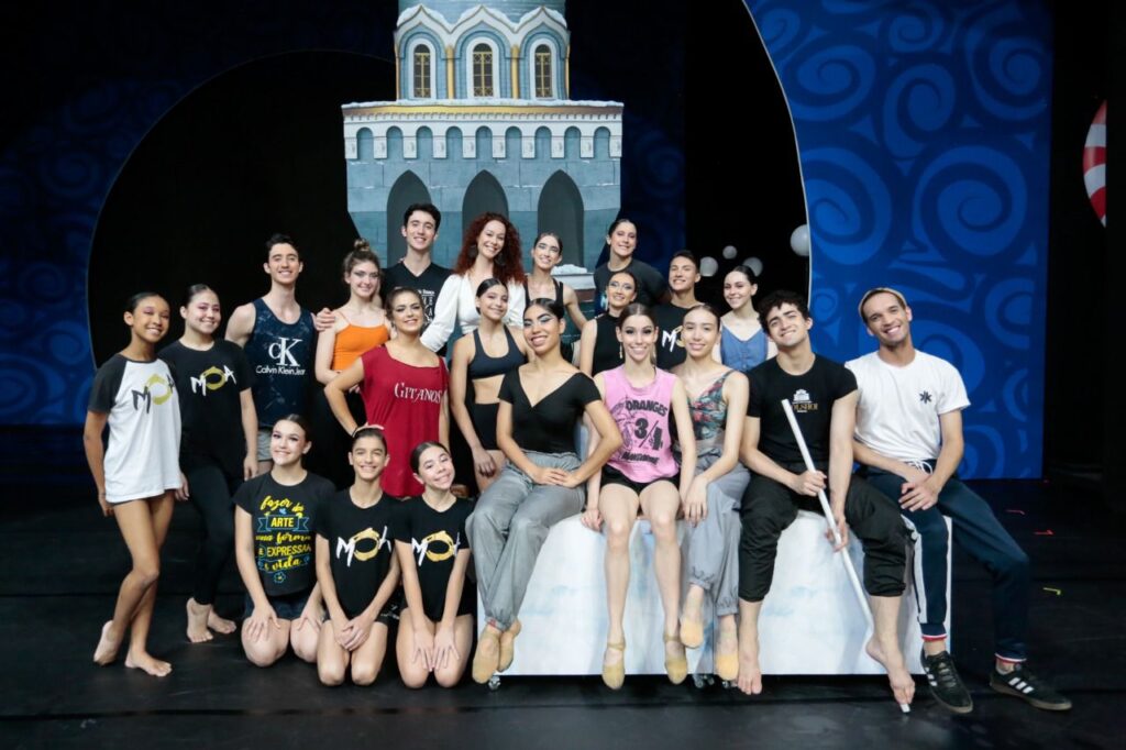 Na Capital da Dança, bailarinos e coreógrafa se dedicam para encantar público que assiste musical Illuminare