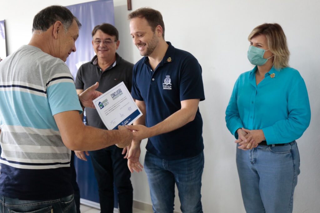 Prefeitura de Joinville entrega 336 certificados de Regularização Fundiária para famílias da Zona Sul