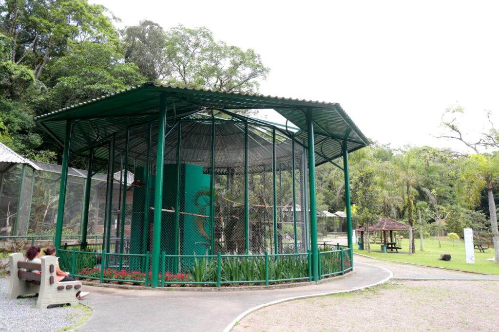 Zoobotânico de Joinville tem áreas do parquinho infantil, da trilha e do recinto das araras revitalizados