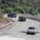 carros passando na Rua dos Suíços
