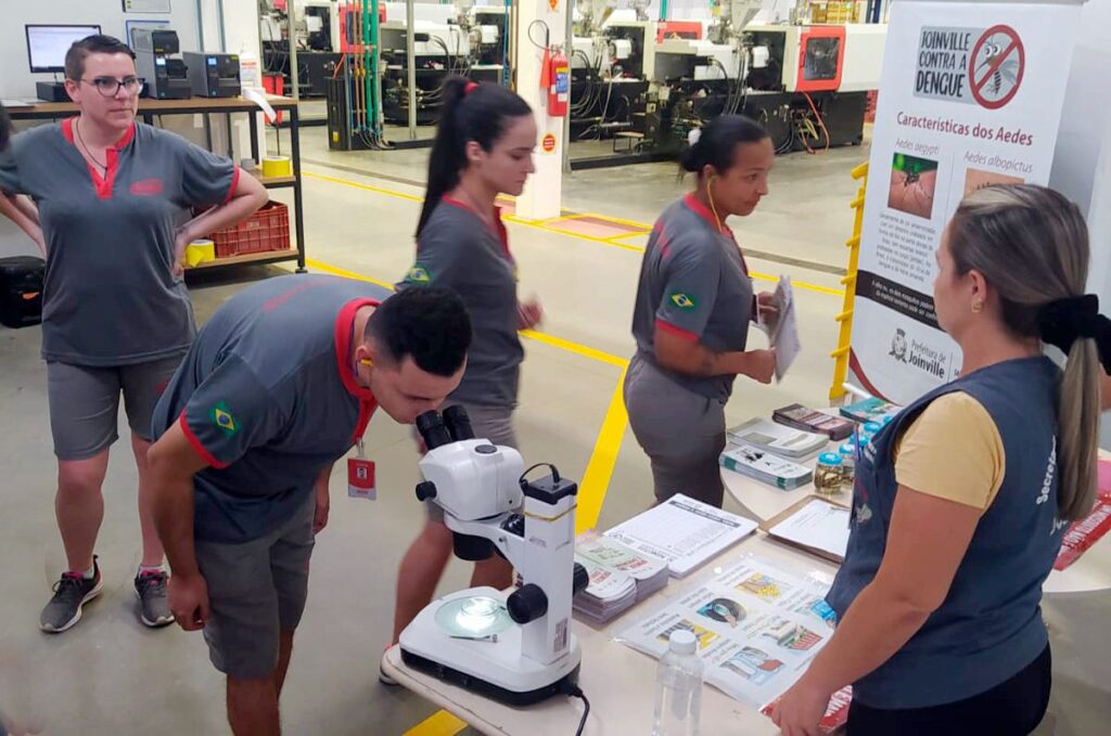 Vigilância Ambiental de Joinville faz ações de conscientização sobre zoonoses em empresas da cidade