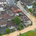 Imagem aérea de Joinville com ruas tomadas pelas águas da chuva