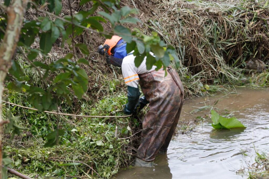 Prefeitura de Joinville realiza limpeza de 300 km de rios, valas e canais