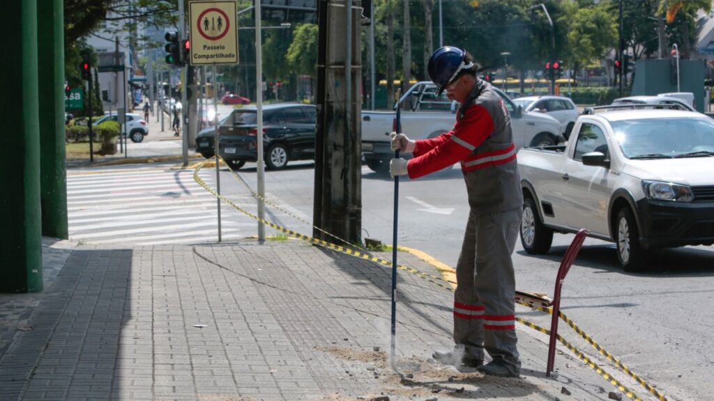 Trabalhos de demolição do Prédio Verde iniciaram nesta segunda-feira