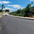 Foto da rua dos Suíços com nova pavimentação