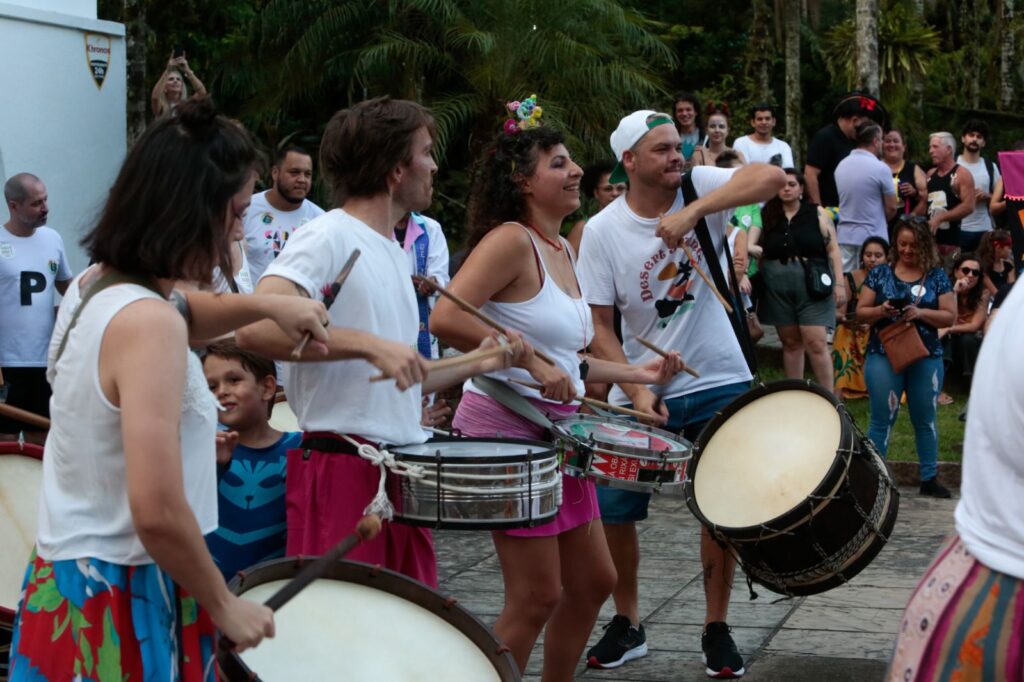 Grito de Carnaval abre programação da folia em Joinville
