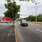 Carros transitam pela avenida Beira-rio (Av. José Vieira)
