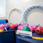 Bolas, bambolês e outros equipamentos de ginástica artística