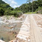Ponte reconstruída em área rural