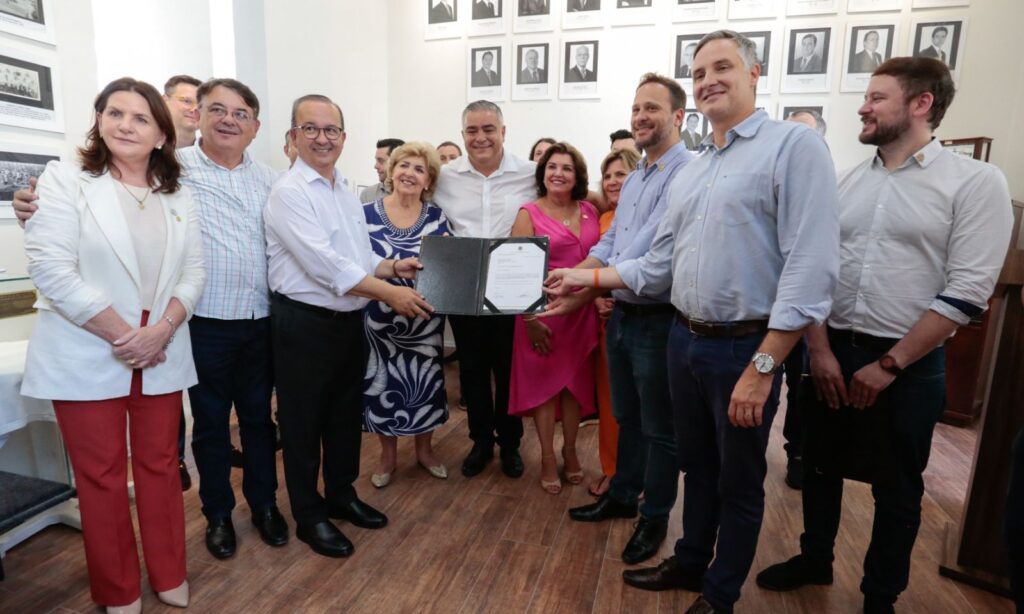 Prefeito Adriano Silva acompanha atos do Governo do Estado em Joinville