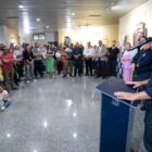 Prefeito Adriano discursa durante cerimônia