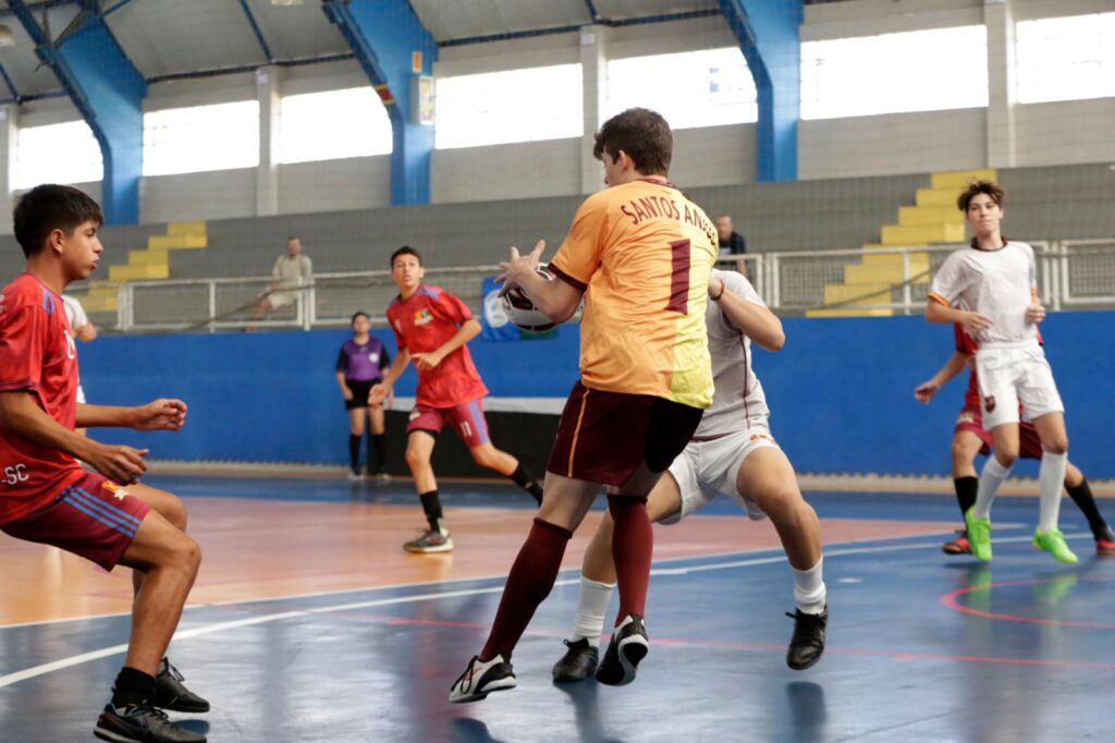 Primeiros jogos do Jeville 2023 foram realizados nesta quarta-feira no Ginásio Abel Schulz