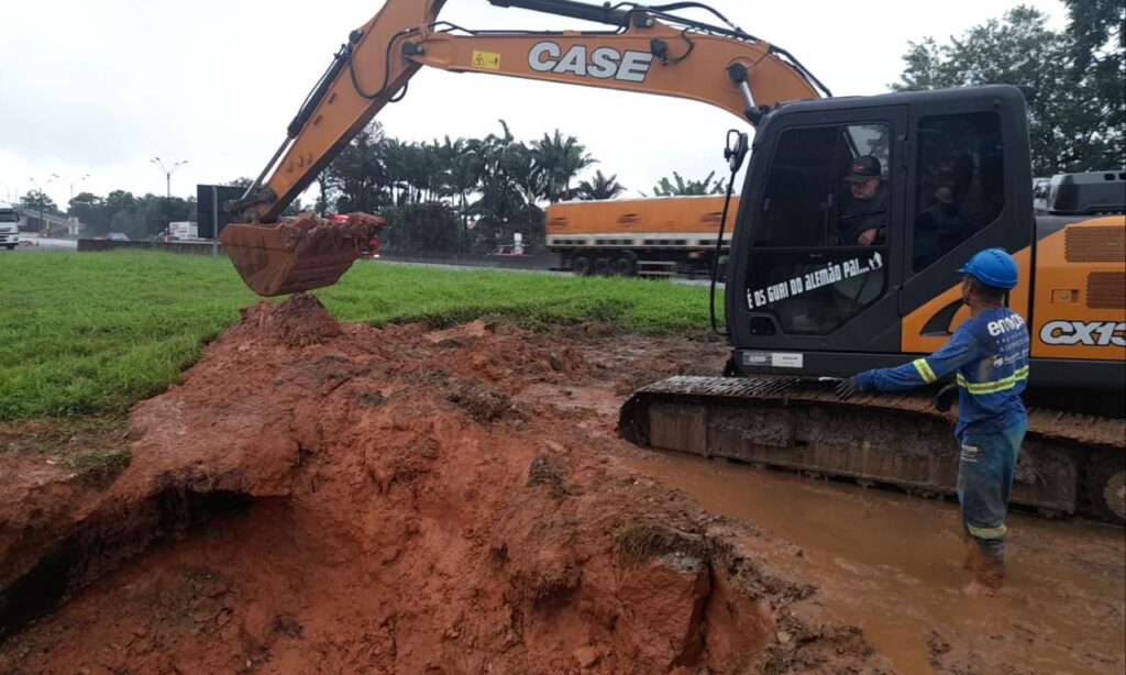 Águas de Joinville realiza manutenção emergencial na rede em dois bairros