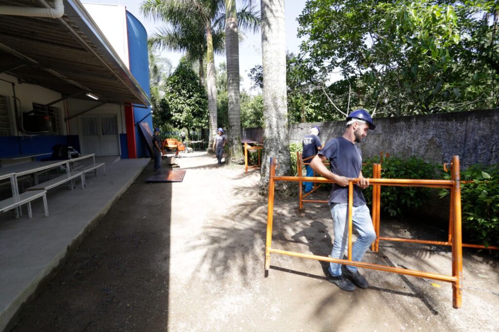Prefeitura de Joinville inicia obras de ampliação na altura de cercamento das unidades educacionais
