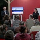 Técnicos da prefeitura falam para plateia