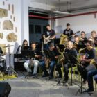 Músicos de banda se apresentam