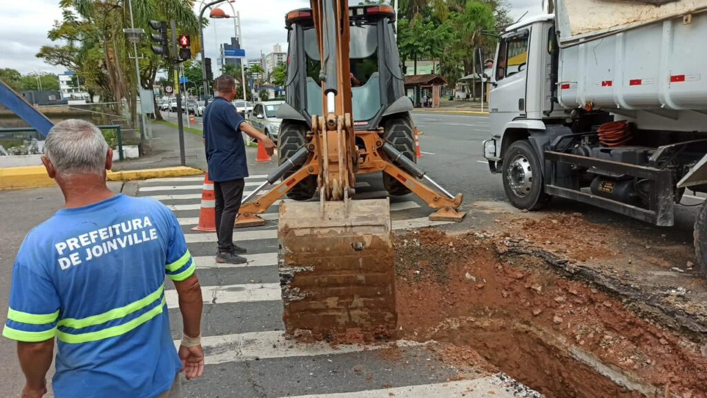 Ponte Azul está temporariamente bloqueada para obra emergencial