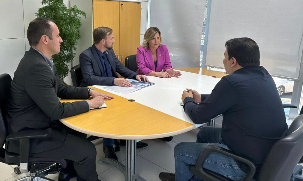 Vice-prefeita de Joinville apresenta demandas habitacionais no Governo Federal