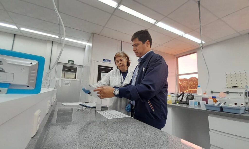 Laboratório da Companhia Águas de Joinville é avaliado pelo Inmetro